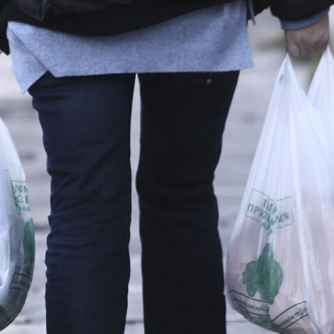 Μειώθηκε η χρήση της πλαστικής σακούλας 