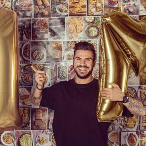 Άκης Πετρετζίκης