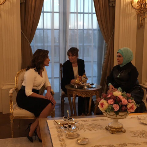 Μπέτυ Μπαζιάνα - Εμινέ Ερντογάν