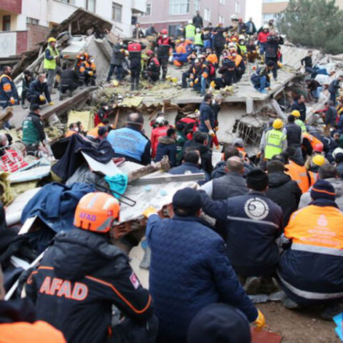 Κατάρρευση πολυκατοικίας στην Κωνσταντινούπολη