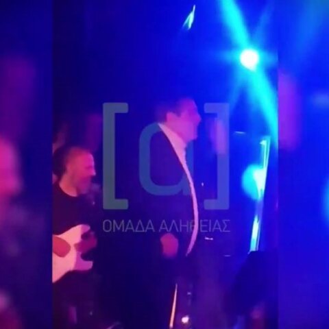 Καμμένος χορεύει ζεϊμπέκικο