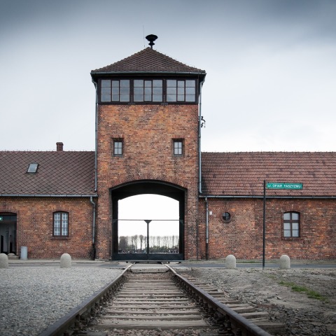 auschwitz-3485116_1920.jpg