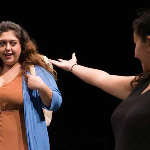 «Ελένη» του Ευριπίδη σε σκηνοθεσία Τζωρτζίνας Κακουδάκη, Εφηβικό Θέατρο εντός των τειχών, Θέατρο του Νέου Κόσμου