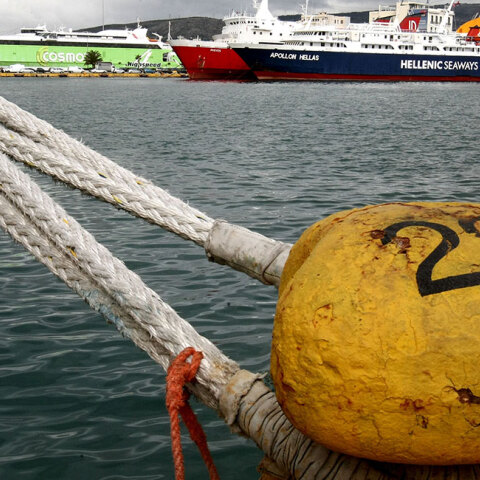 Δεμένα τα πλοία στα λιμάνια
