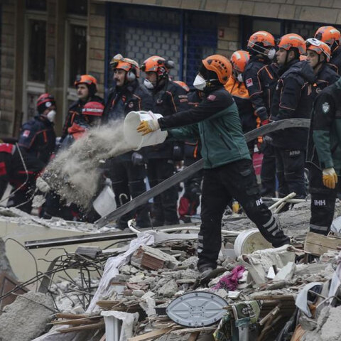 Κατάρρευση πολυκατοικίας στην Κωνσταντινούπολη