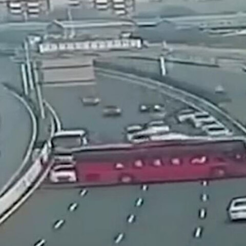 Αναστροφή λεωφορείου στην Εθνική προκαλεί χάος