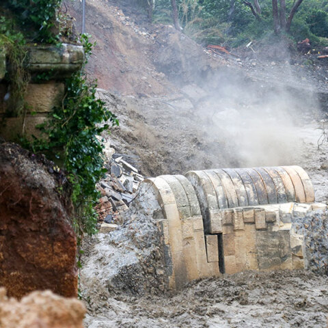 ΚΑΤΑΡΡΕΥΣΗ ΓΕΦΥΡΑΣ ΤΟΥ ΚΕΡΙΤΗ ΣΤΟΝ ΑΛΙΚΙΑΝΟ ΧΑΝΙΩΝ ΑΠΟ ΤΗΝ ΚΑΚΟΚΑΙΡΙΑ 
