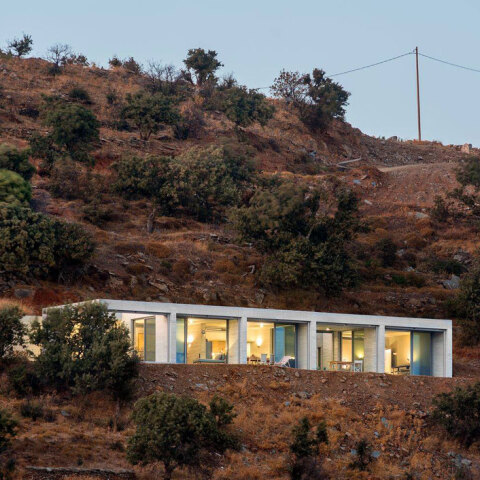 Φιναλίστ στην κατηγορία “καλύτερο πρώτο έργο νέου αρχιτέκτονα”/ Αρχιτέκτονες: En Route Architects/ Φωτογραφία: Γιώργης Γερόλυμπος