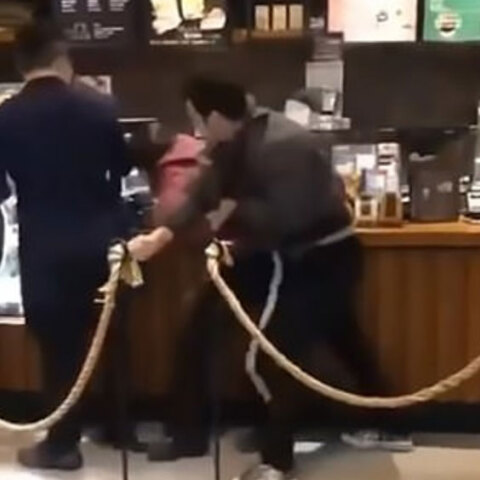 Άγριο ξύλο για μια κούπα καφέ