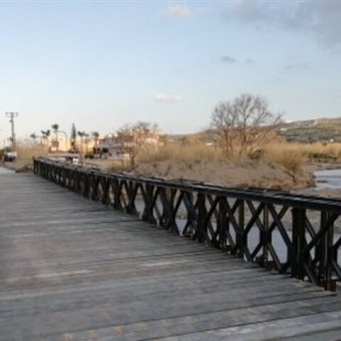 Ο στρατός έστησε γέφυρες στα Χανιά  