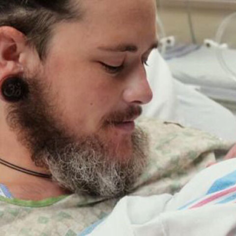 Ο Γουίλεϊ Σίμπσον μετά την γέννηση του γιου του 