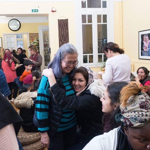 Μια Μέλισσα στην πλατεία Βικτωρίας για κορίτσια και γυναίκες 