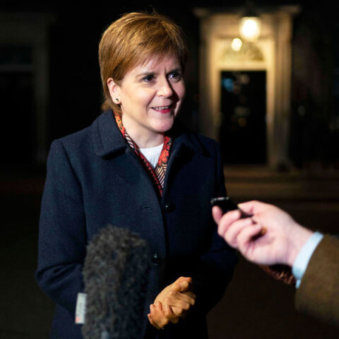 Νίκολα Στέρτζον