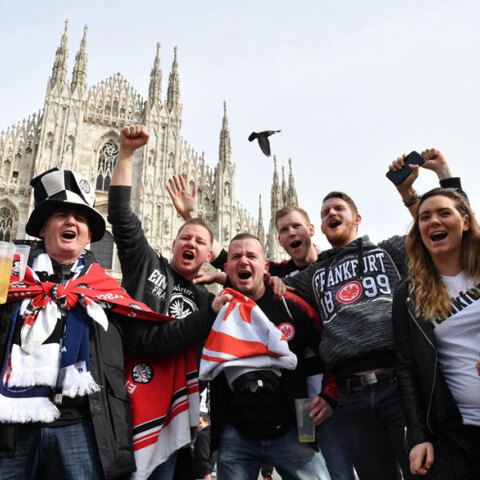 Το... γλέντησαν στο Μιλάνο οι φίλαθλοι της Άιντραχτ Φραγκφούρτης