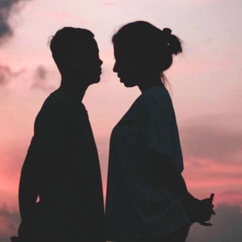 silhouettes-couple.jpg