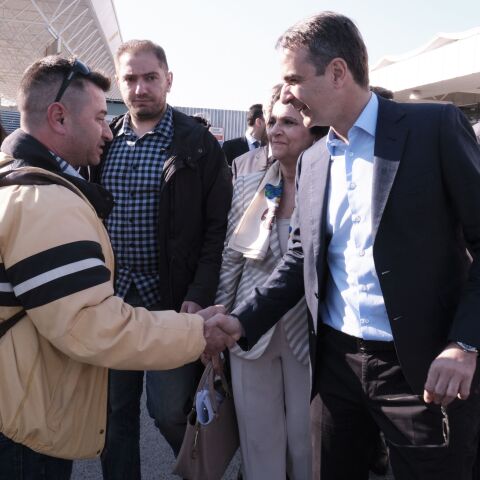 Ναι στα αδειοδοτημένα ταξί, όχι στην Uber, από τον Κυριάκο Μητσοτάκη