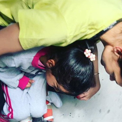 Κέιτι Χολμς - Μόρια