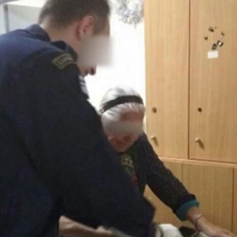 Η 90χρονη στο αστυνομικό τμήμα
