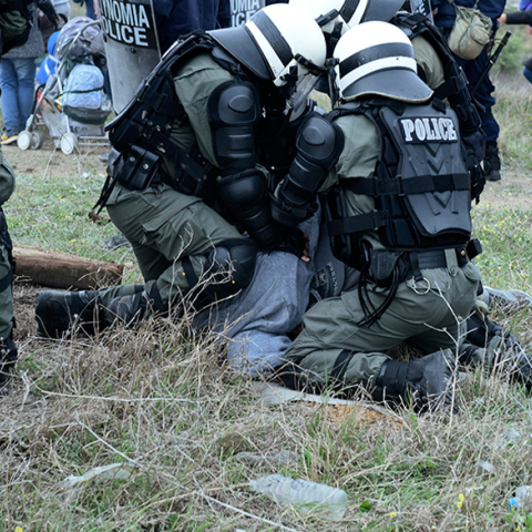 Επεισόδια στα Διαβατά Θεσσαλονίκης μεταξύ προσφύγων-μεταναστών και ΜΑΤ