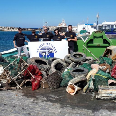 Βυθός... χωματερή στη Νάουσα Πάρου