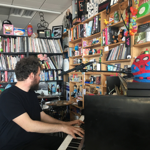 O Theodore θα εμφανιστεί στο θρυλικό Tiny Desk Concert