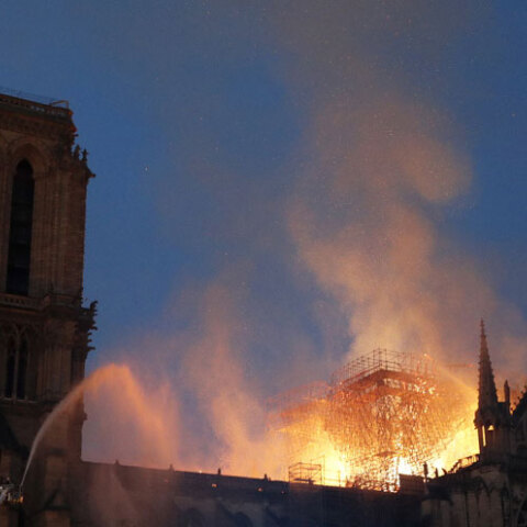 Παναγία των Παρισίων - Φωτιά 