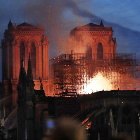 Παναγία των Παρισίων - Φωτιά 