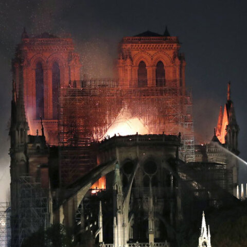 Παναγία των Παρισίων / φωτιά 