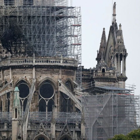 Πυρκαγιά στην Παναγία των Παρισίων
