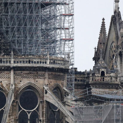 Παναγία των Παρισίων / Φωτιά