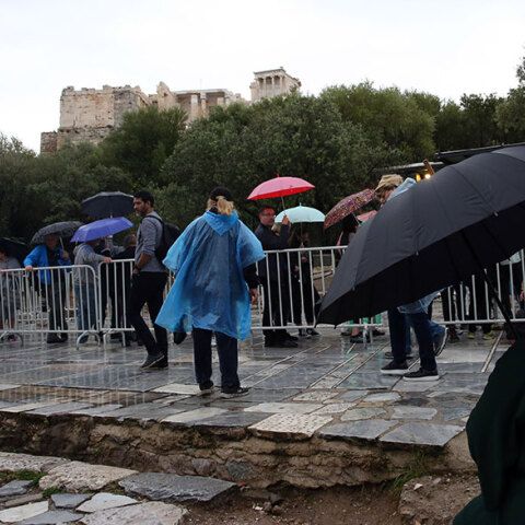 Βροχή στην Ακρόπολη