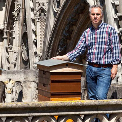 Μελισσοκόμος της Παναγίας των Παρισίων