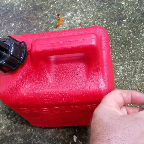 Μπιτόνι με βενζίνη/