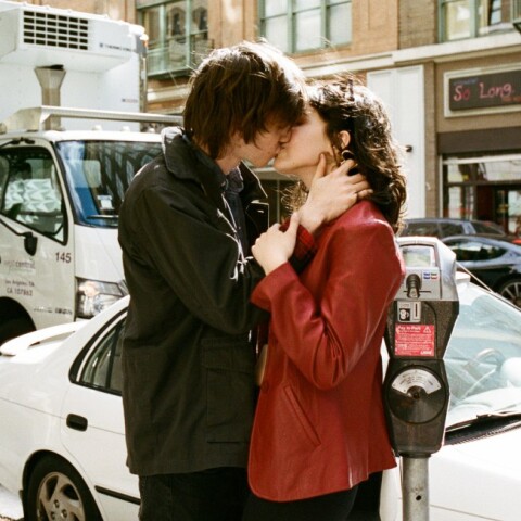 kissing-couple-street.jpg