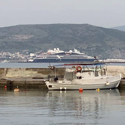Στον Βόλο το εντυπωσιακό κρουαζιερόπλοιο «Le Bougainville» 