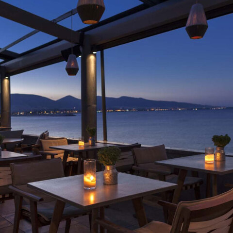 Istioploikos all-day café bar restaurant