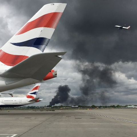 Καπνοί κοντά στο αεροδρόμιο Χίθροου