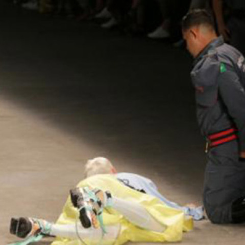 Ο 26χρονος Tales Soares  κατέρρευσε στην πασαρέλα