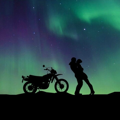 northern-lights-couple.jpg