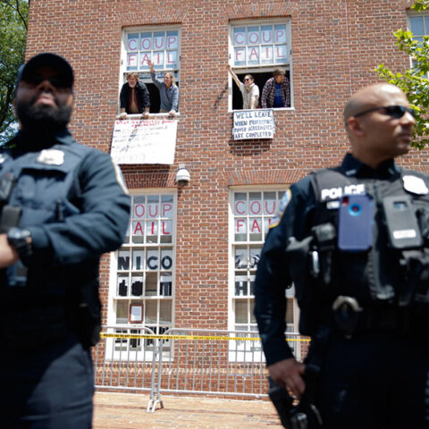 Υπό κατάληψη η πρεσβεία της Βενεζουέλας στην Ουάσινγκτον