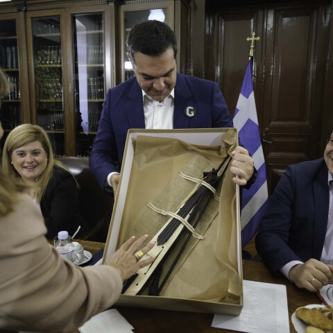 Τα δώρα των Ποντίων στο Τσίπρα