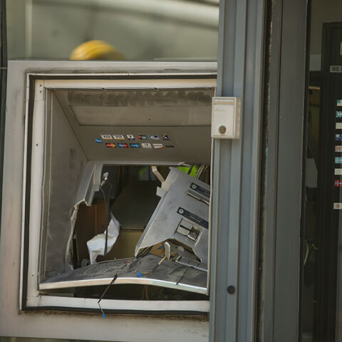 Εμπρηστική επίθεση σε ATM