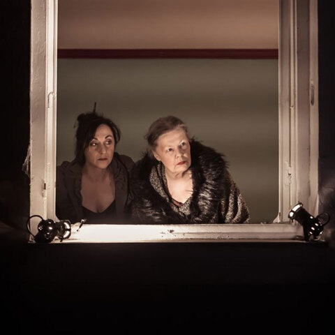 «Στη μνήμη ενός μικρού παιδιού» της Ιόλης Ανδρεάδη και του Άρη Ασπρούλη, στον Προαύλιο Χώρο του Ασύλου Ανιάτων