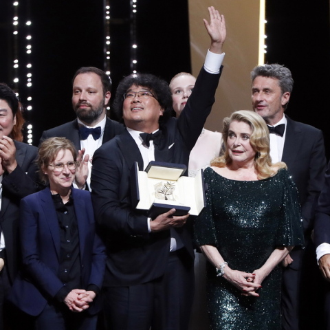 Κάννες: Στο “Parasite” του Νοτιοκορεάτη Μπονγκ Τζουν-Χο ο Χρυσός Φοίνικας 