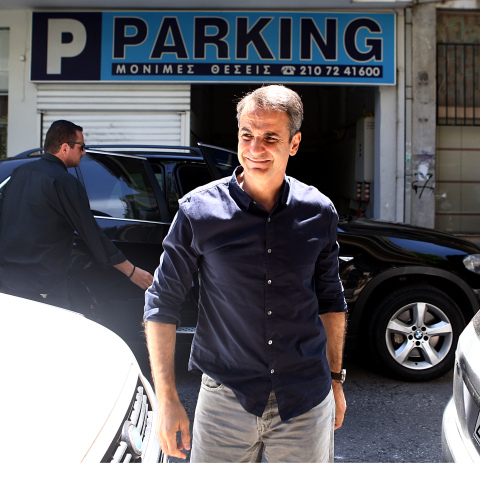 Χαλαρός ο Κυριάκος Μητσοτάκης στη συνάντησή του με τους δημοσιογράφους