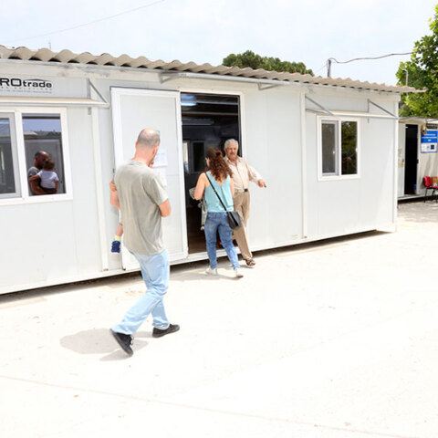 Κάλπες μέσα σε κοντέινερ στο Πλωμάρι Λέσβου