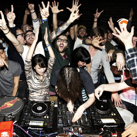 clubbing, canblaster and asma © Dan Wilton / Red Bull Content Pool