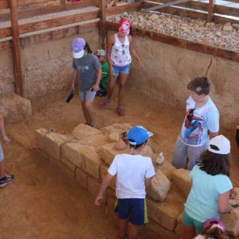 Από τη Μυθολογία, στον «Ελληνικό Κόσμο»