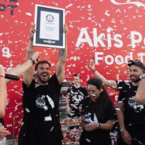 Άκης Πετρετζίκης