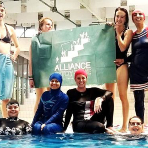 Κορίτσια με μπουρκίνι στη Γαλλία